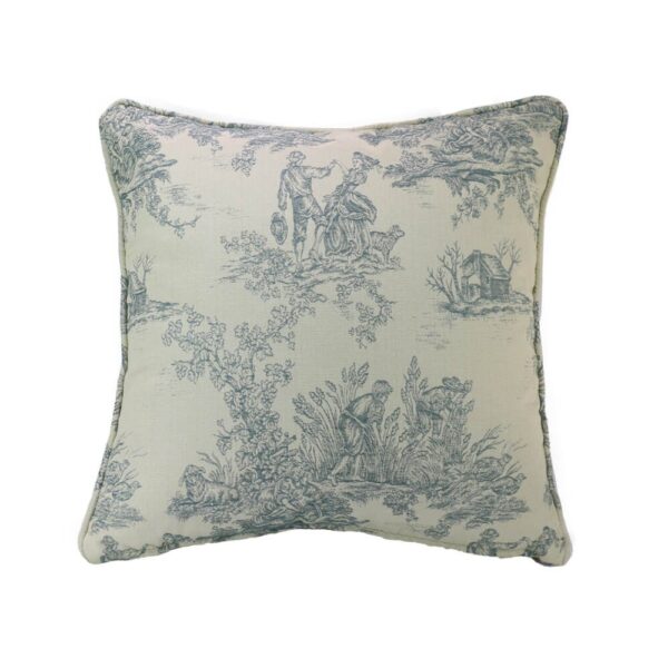 כרית נוי עם הדפסים רומנטיים על בד בהיר, מתאימה לספות וכורסאות מעוצבות בסלון.