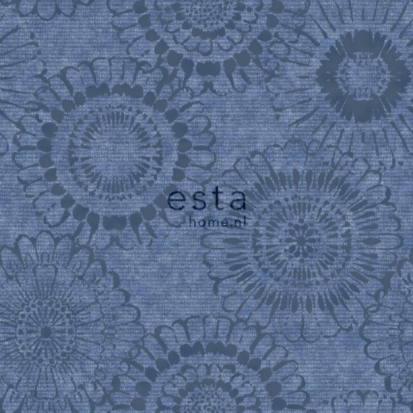 טפט מעוצב בצבע כחול כהה עם דוגמאות פרחים גדולות, מתאים לקירות סלון או חדר שינה.