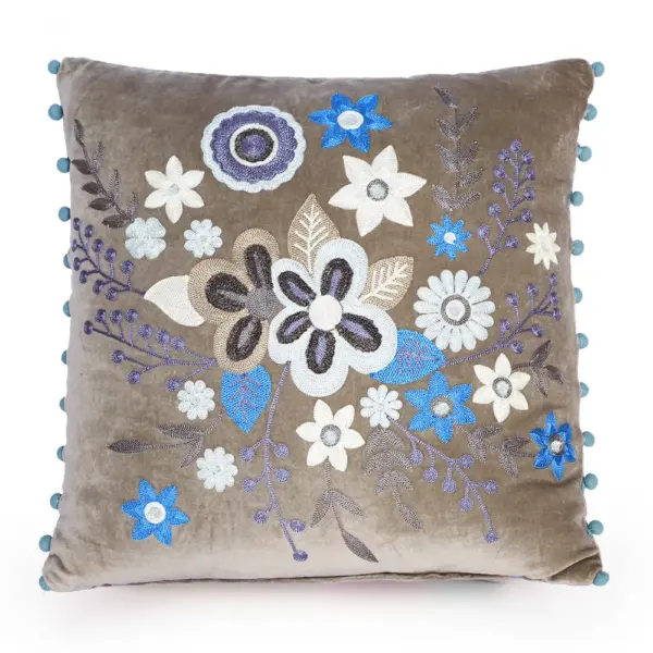 כרית סופיה רקומה- הבית של עידה